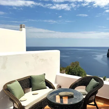 Sea View Maisonette *